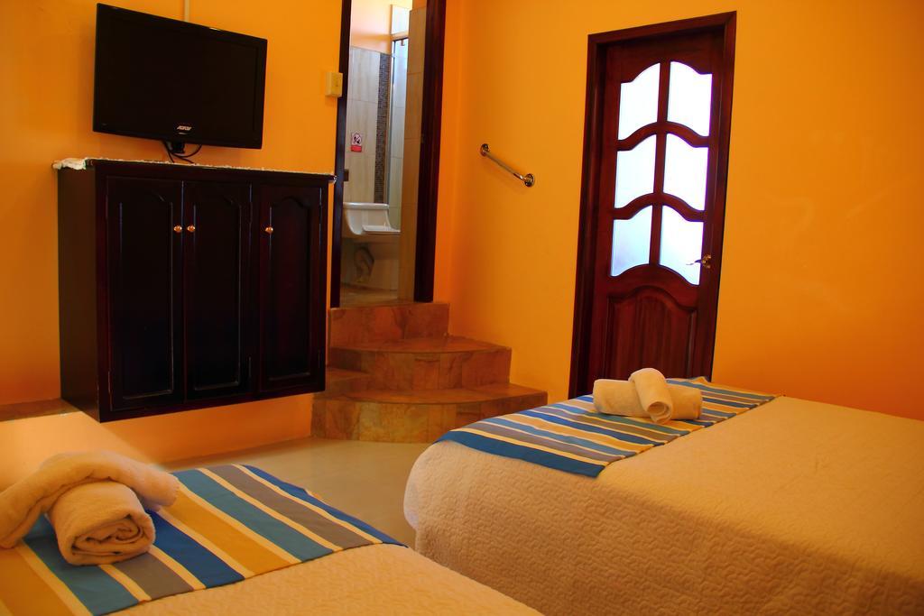 Hostal Duncan Puerto Ayora  Exterior photo