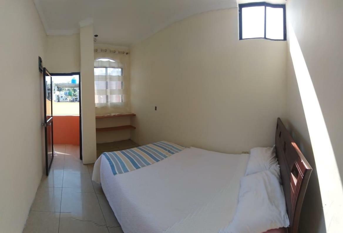 Hostal Duncan Puerto Ayora  Exterior photo